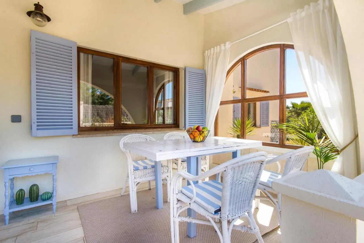 Casa Azul Stylish Beach House For 4 Adults And 1 Child In Cala Llombards בית נופש
