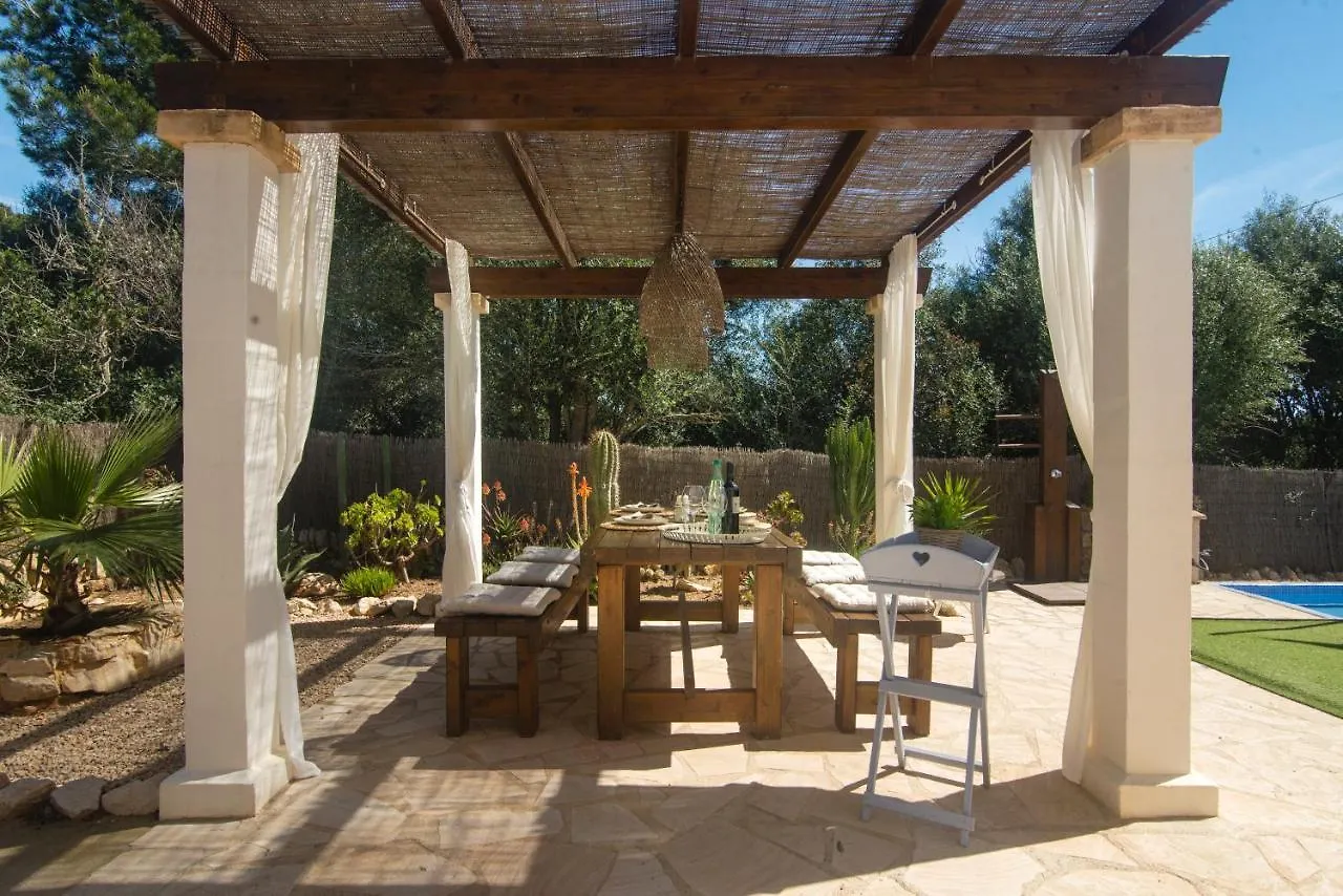 Casa Azul Stylish Beach House For 4 Adults And 1 Child In Cala Llombards