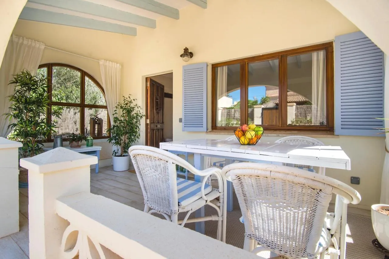 בית נופש Casa Azul Stylish Beach House For 4 Adults And 1 Child In Cala Llombards ספרד