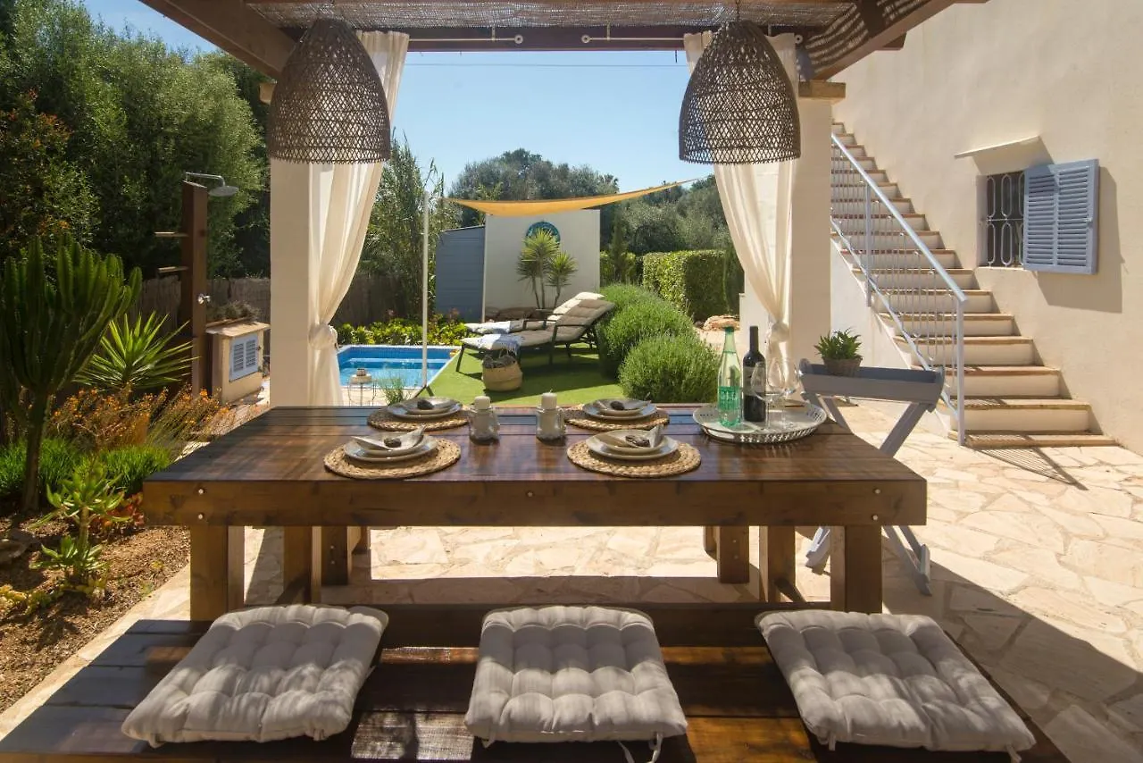 Casa Azul Stylish Beach House For 4 Adults And 1 Child In Cala Llombards