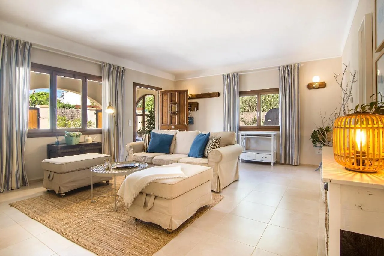 Casa Azul Stylish Beach House For 4 Adults And 1 Child In Cala Llombards