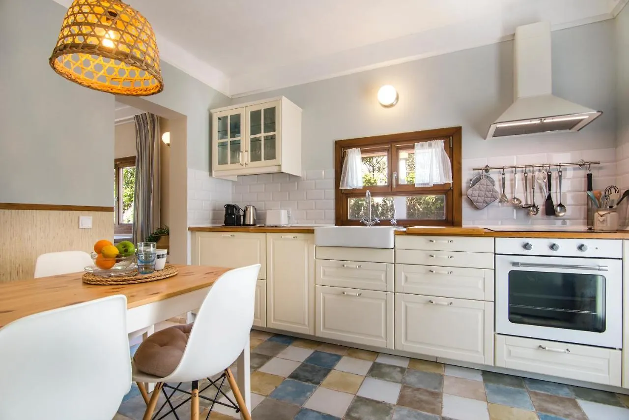 Holiday home Casa Azul Stylish Beach House For 4 Adults And 1 Child In Cala Llombards